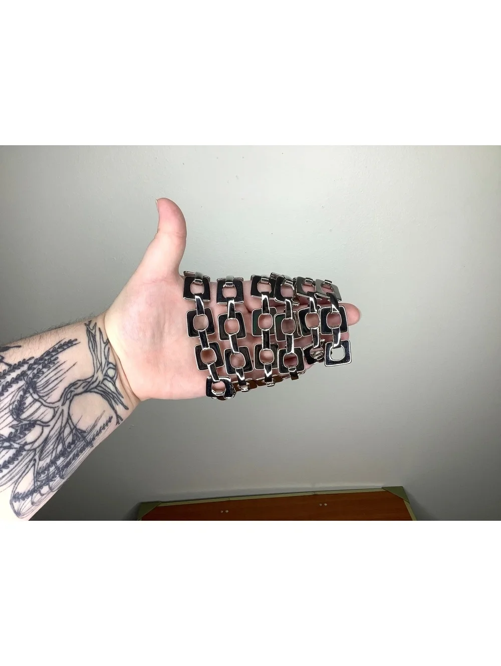 < Y2K Silver-Tone Geometric Square-Link Chain Belt >